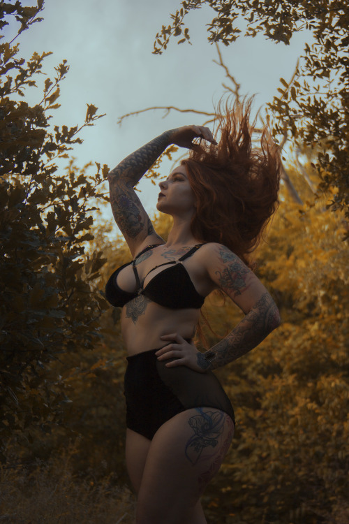 robocuntasaurus:  P: Naomi Loghry PhotographyM: adult photos