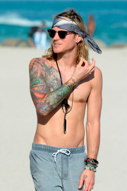 shirtlessmalecelebs:  Dougie Poynter