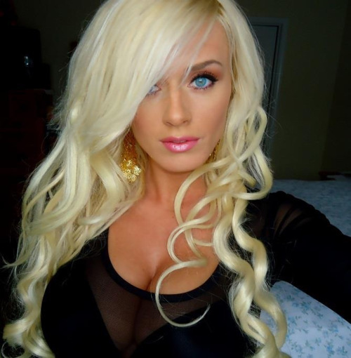 candyhousebimbos: changingbelle: beautiful bimbo Wow Wow so pretty! Want to be like her so bad!