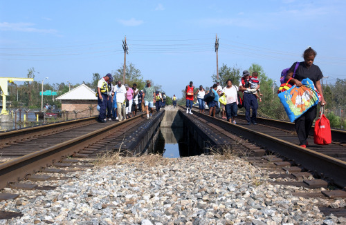 todaysdocument: Hurricane Katrina - Scenes from August 31, 2005 These photos of the aftermath of Hur