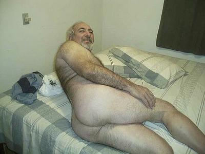 incest78:  Close your eyes, son, you shouldn’t be seeing your old man’s ass.