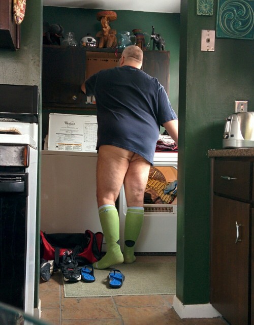 sultmhoor:Working from home means NO PANTS DAY