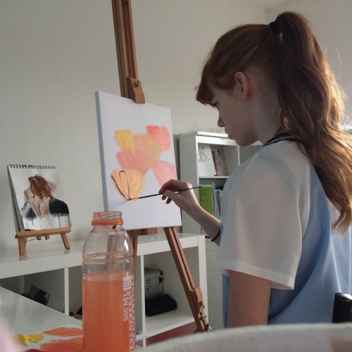 mxxnkid:  painting today because i have all the time for it 🐙