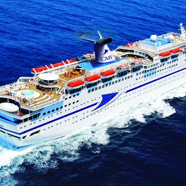 La ex #GrandHoliday si veste dei colori #CMV. L'ammiraglia della flotta della società britannica Cruise & Maritime Voyages, si chiama adesso #Magellan.