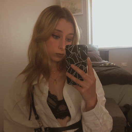 yourviolentlackofvirtue:  date me so i can look better than you do in your shirts