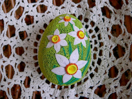 lamus-dworski: Pisanki (Polish Easter eggs) made in quilling technique. Created by danslo.