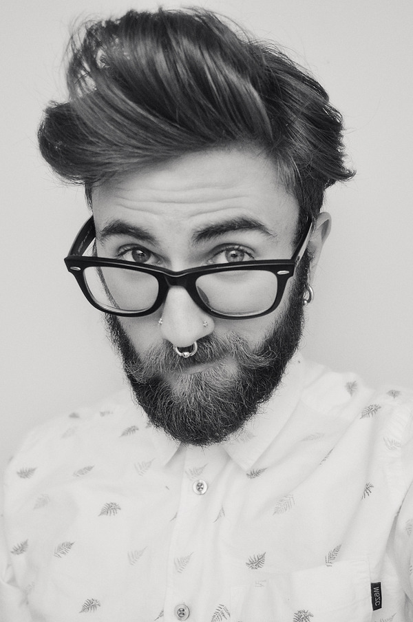 msandells:  i’ve been away for a week now and i’m back! hey followers and shades