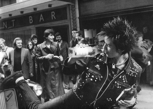 superblackmarket:  Sid Vicious photographed by Clifford Ling, 1977 