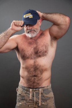 mydaddyishairy:   My Daddy is Hairy - over 87,000 followers: Archive  