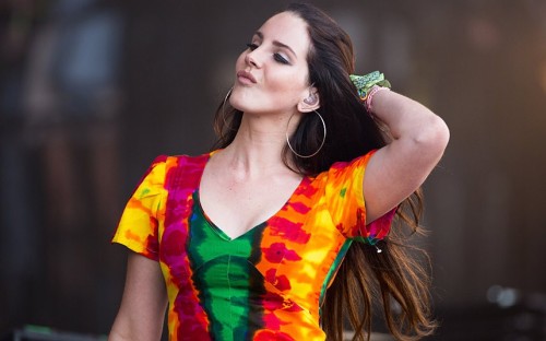 pinupgalore-lanadelrey: Lana Del Rey performing at Glastonbury