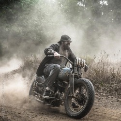 davidcarlophotography: @steelcitychoppers @rickpetko farm track. Summer’17 #harleydavidson #thatsmile