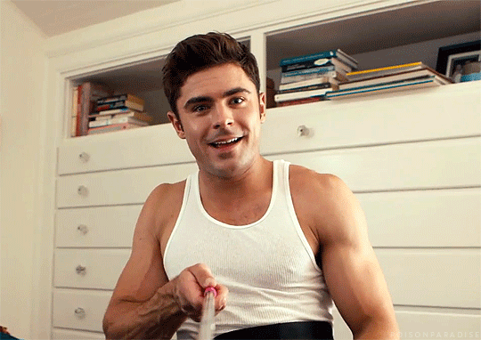 sandboytx:  ZAC EFRON CAN’T STOP TAKING SELFIES 