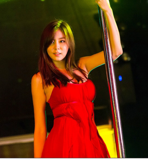 Korean Singer Uee (Yu-Yee) from “After School” (유이)