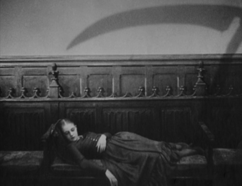 ozu-teapot:  Vampyr - Carl Theodor Dreyer - 1932 Rena Mandel