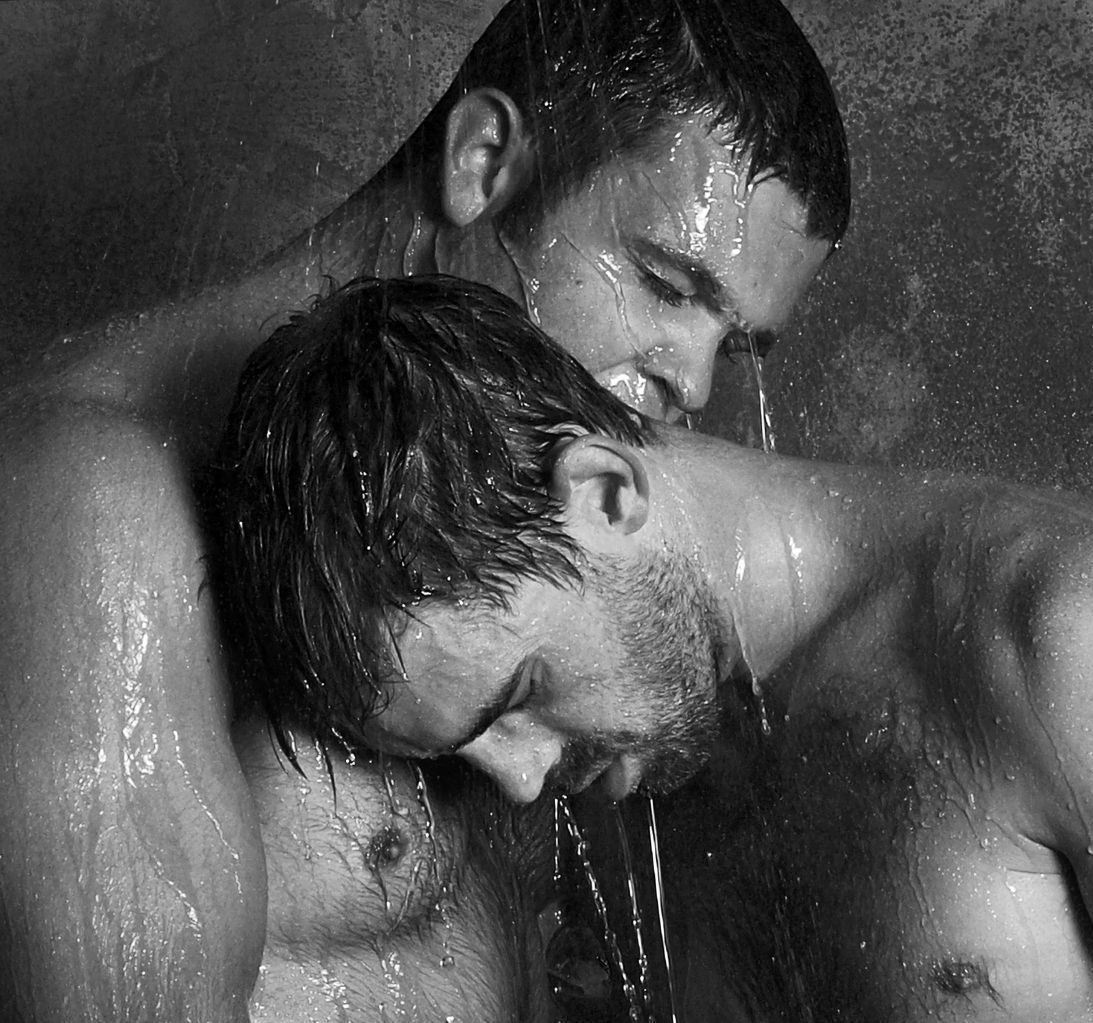 manmeatlover:  mokumdude:  various couple  Hot and extremely erotic. Love the underwater