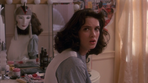 I love how the bedrooms in Heathers (1988) are a reflection of each girl’s personality. Production d