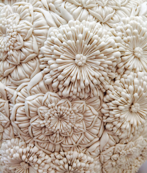 thedesigndome: Exquisite Ceramic Sculptures by Hitomi Hosono Link: Ceramic artist Hitomi Hosono