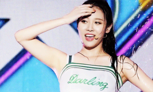 girldayssgdsg: put your tongue away right now, kim ahyoung. 