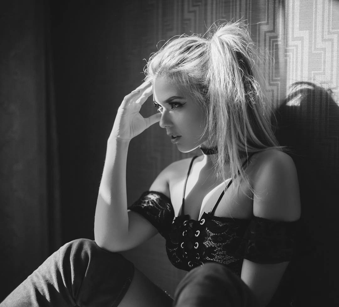 colorlessxstyles:                                                  Anaïs (neesy)