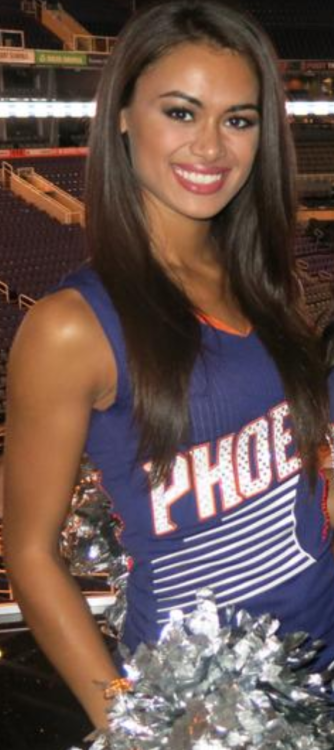 packmanfiftytwo: Suns dancer Tia is very attractive.