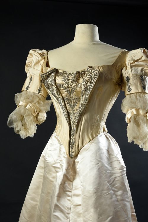 Worth evening bodice, 1890′sFrom Coutau-Bégarie & Associés