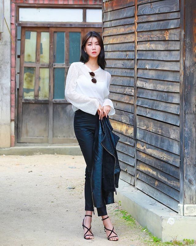 realbona:  레이싱 모델 김하율 반지희 맨발, 발가락