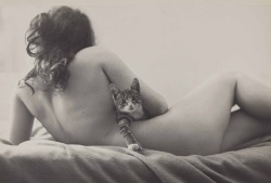 thomasdearthomas: whennightclosesin:  Marie with cat by Robert Frank  I just love this! 