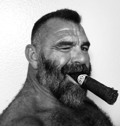 musclebaracigars: #cigar #cigarporn #cigaraficionadoswww.instagram.com/p/B8uI64xJ4KX/?igshid