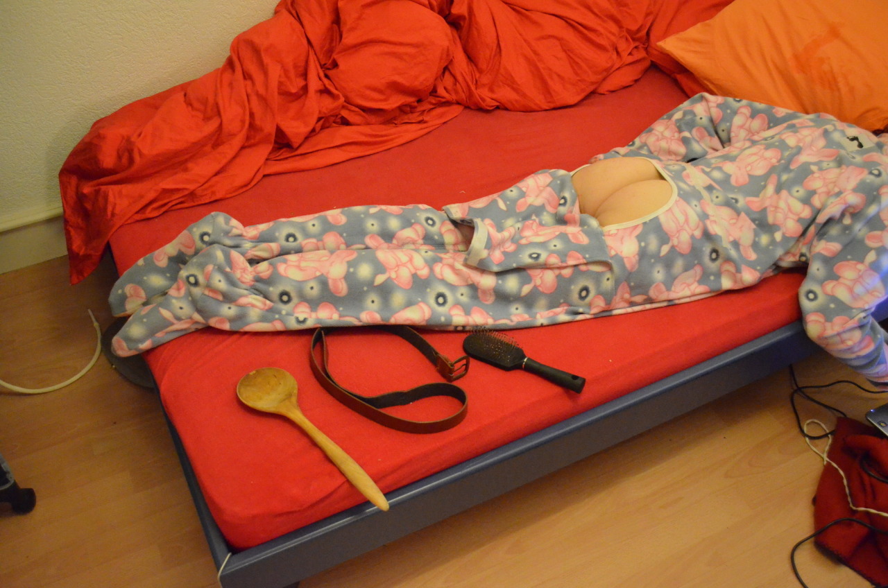 missprincessknickers:  Sunday Punishment Part 2 You need to read the full story to