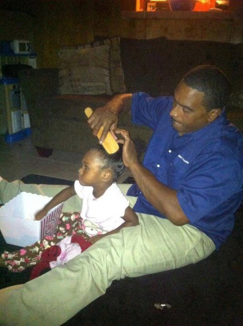 thickasschocolatemermaid:  glogirl1017:  artbaesel:  alannapplebum:  savywarrior:  Proud Black Father  Ooh he got it slick  He is clearly doing a good job if she is calm enough to be eating snacks at the same time  Word ^  he’s being extra careful and