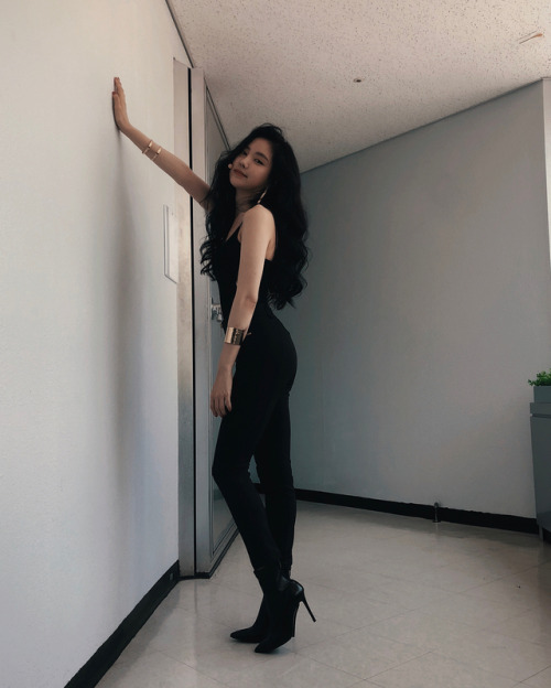 girlgroupinsta:180723 / marcellasne_:청순카리스마?……. 실패