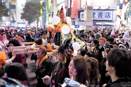 This group of people decided to mix modern Halloween with traditional Japanese culture. They made a 