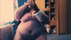 Czechfeedee:    Fat Ssbbw  Love Messy Eating    