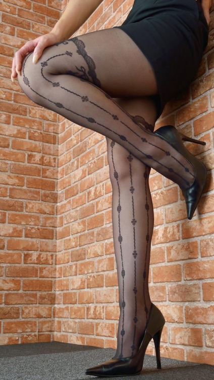 insanity34: legsofheaven: Legwearheaven (via TumbleOn)