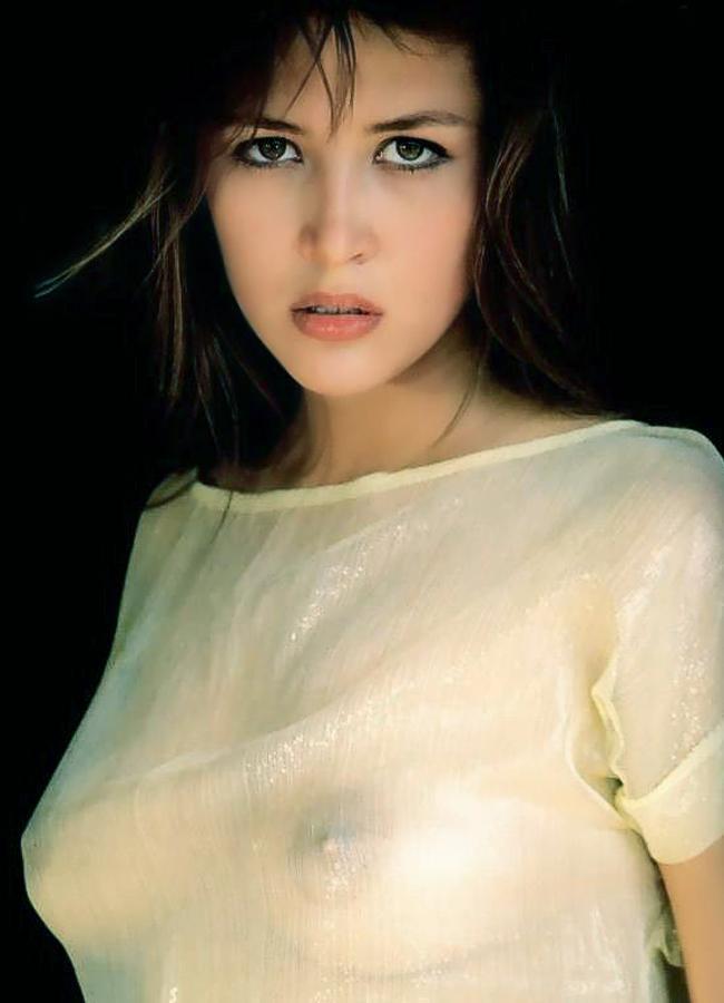 somebuddybob:  lust-4-beauty:  One of the sexiest women on the planet….  After