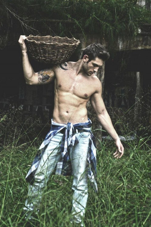 tiosquequitanelhipo:  Gustavo Schmitt