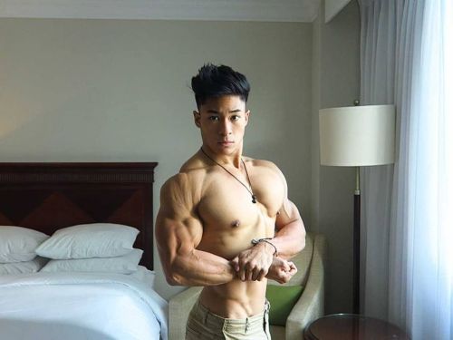 Porn musclecomposition:Physique model, Nyle Nayga photos