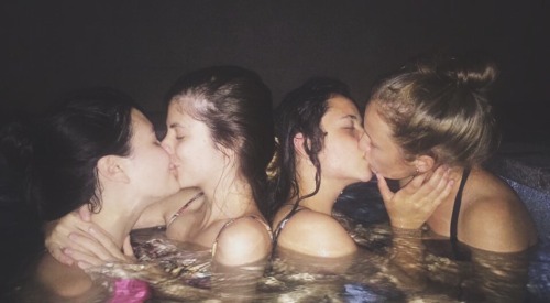 jackieseroticlesbiandream:  👗🎀💋 MY LESBIAN LOVE 💋🎀👗