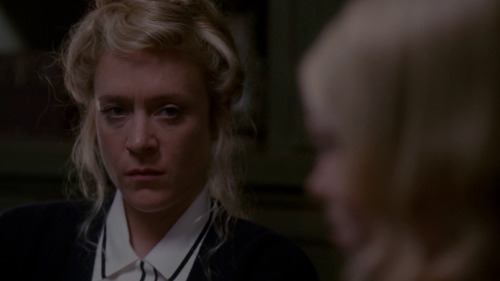 Screen caps of Chloë Sevigny in American Horror Story: Hotel episode 5.03 &ldquo;Mommy&rdquo;.More: 