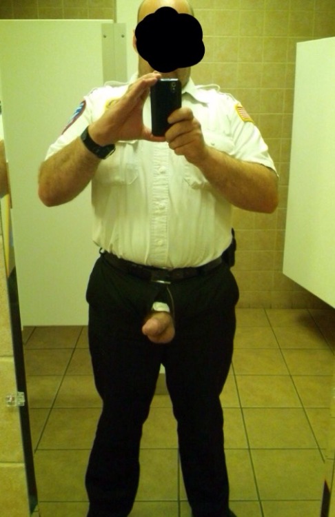 bxguy718: Love a man in uniform.