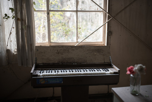 工場に転用された廃校Abandoned school