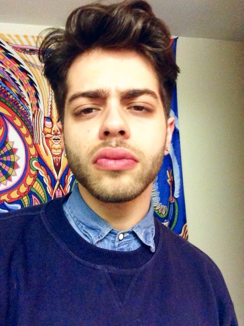 h0odrich:the 6selfies thing is now cool and retro so this entire #concept is a #throwbackington and 