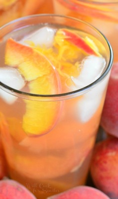 foodffs: GINGER PEACH AND HONEY ICED GREEN TEA Really nice recipes. Every hour. Show me what you cooked! 