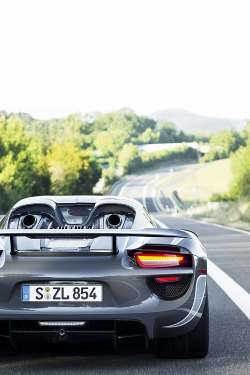 supercars-photography:  Porsche 918 (via) Supercars Photography 