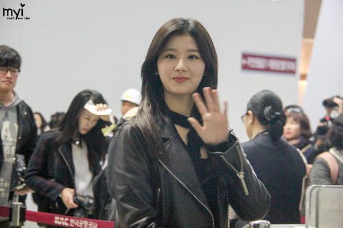 dailysana:  161027 Gimpo Airport© Meet Your Idol ❀ | do not edit. (1, 2)