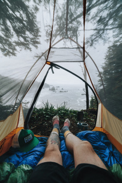 brianstowell: Sky’s out, thighs out. Waking up this morning on the Oregon Coast 