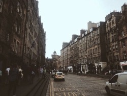 smartcasualchicunique:  Edinburgh, Scotland - 2013  Remember when I went here 2 years ago. Remember how I’m back here in 20 days