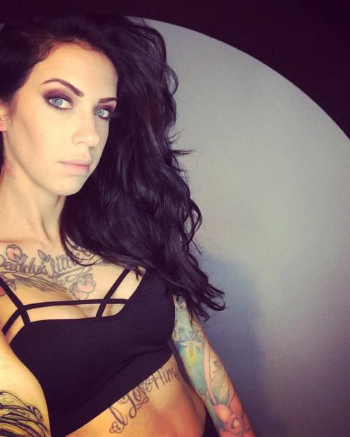 Love this light !  #lighting #videos #selfies #photooftheday #picoftheday #blueeyes #eyes #tattoos #