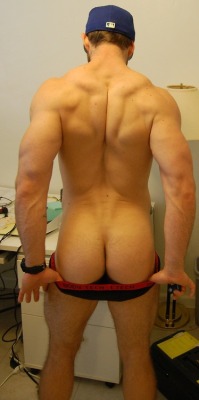 gymandnastiksguys:  GYMNASTIKS G&amp;B’s Follow me Hot stuff, gymnasts, sports and gym Guys &amp; Bodies also visit my bonus blog NO HANDS  Dont care bout his butt but i like his style look sexy
