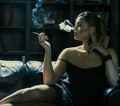 cigarette-whore-slut:letthegoodtimesroll-us:💅🚬💋Gorgeous adult photos